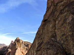 Leading Sky Ridge (5.8 R) on the Northeast Face of Smith Rock Group. (Photo by Carter Grotbeck)