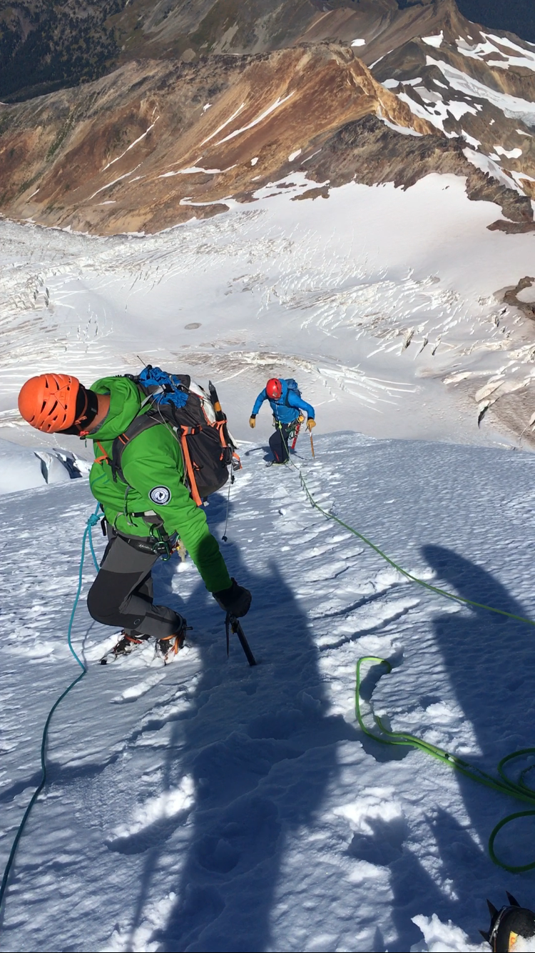 topping-out-ice-pitches-north-ridge-route-mt-baker-vince-anderson-rob-hess