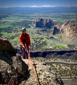 lyndsay-mynatt-guiding-birds-in-a-rut_smith-rock_photo-by-karen-bockel